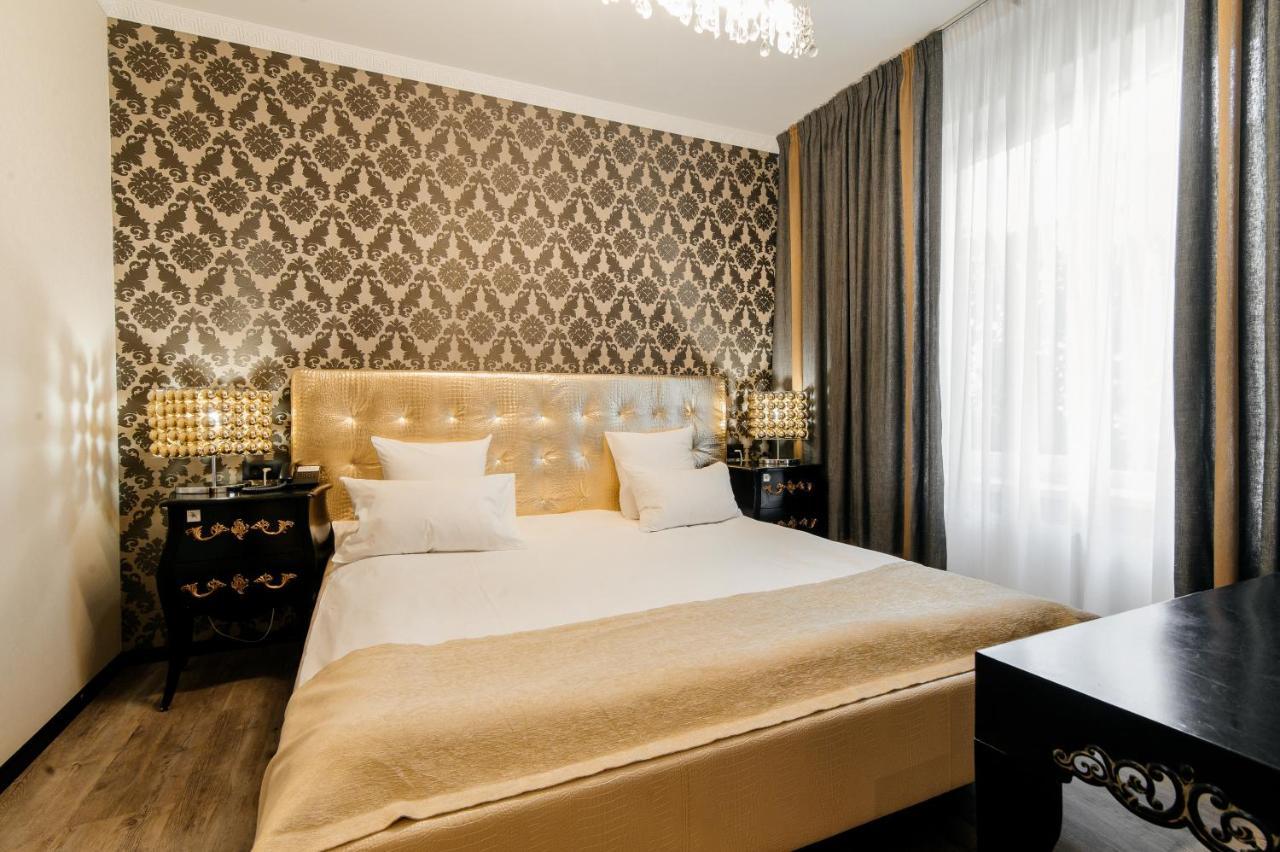 Weekend Boutique Hotel Chisinau Bagian luar foto
