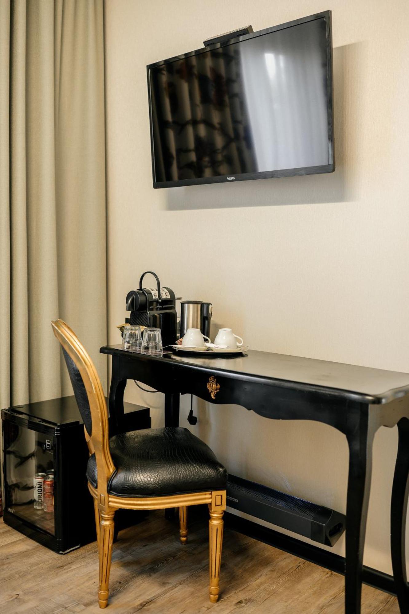 Weekend Boutique Hotel Chisinau Bagian luar foto