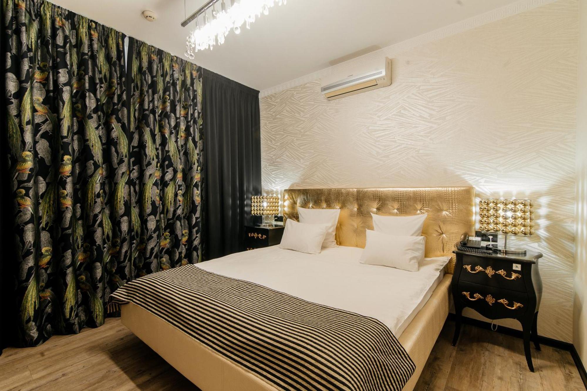 Weekend Boutique Hotel Chisinau Bagian luar foto