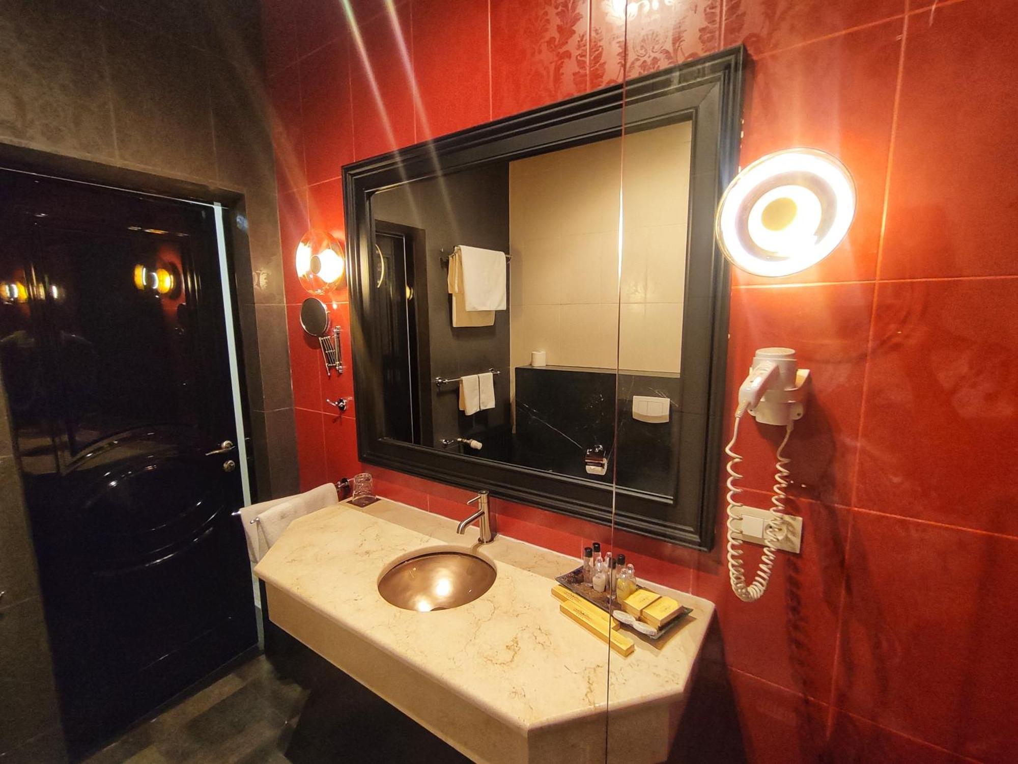 Weekend Boutique Hotel Chisinau Bagian luar foto