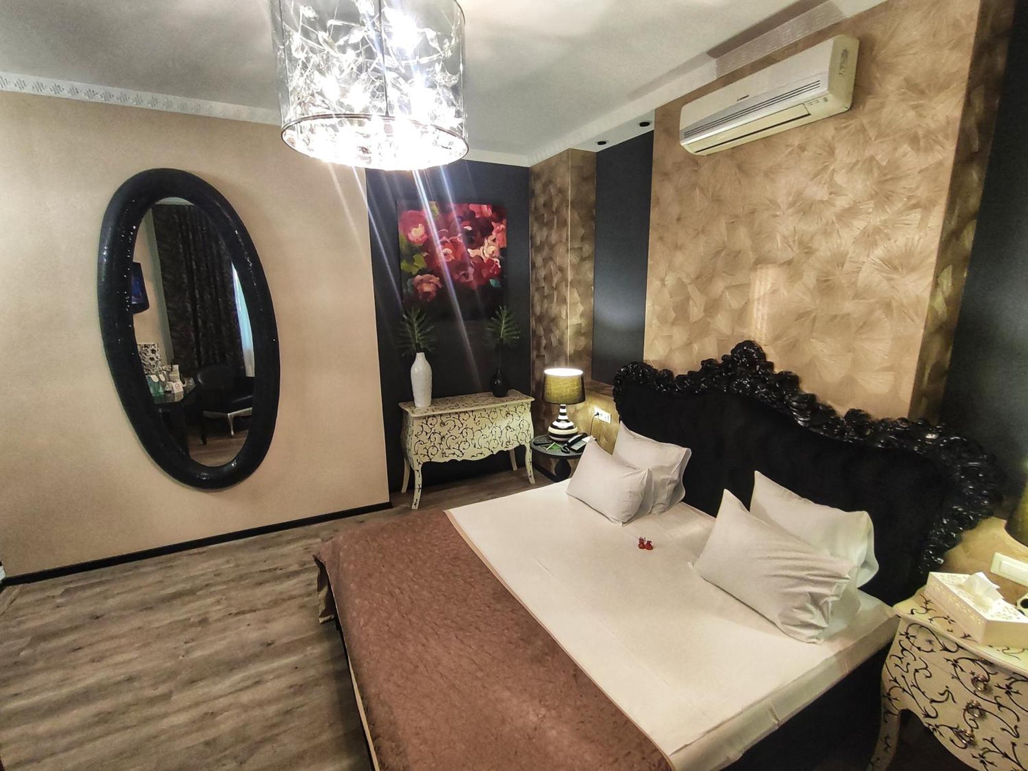Weekend Boutique Hotel Chisinau Bagian luar foto
