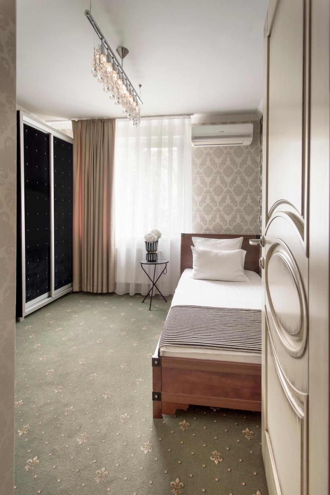 Weekend Boutique Hotel Chisinau Bagian luar foto