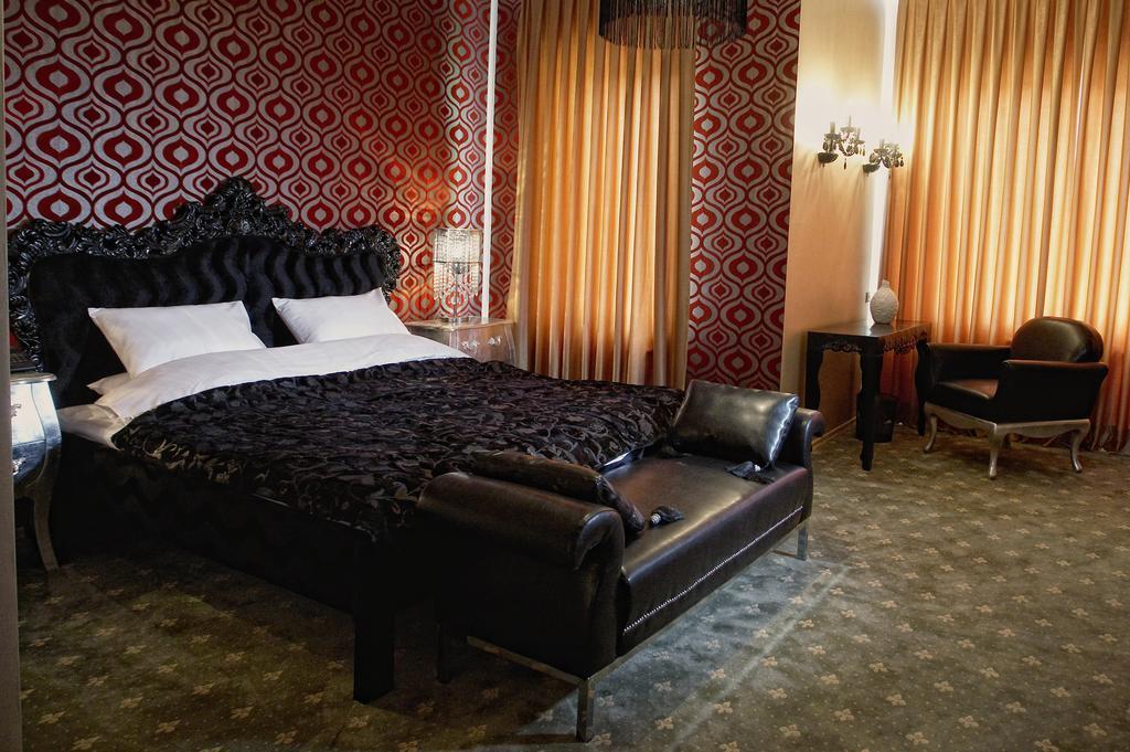 Weekend Boutique Hotel Chisinau Bagian luar foto