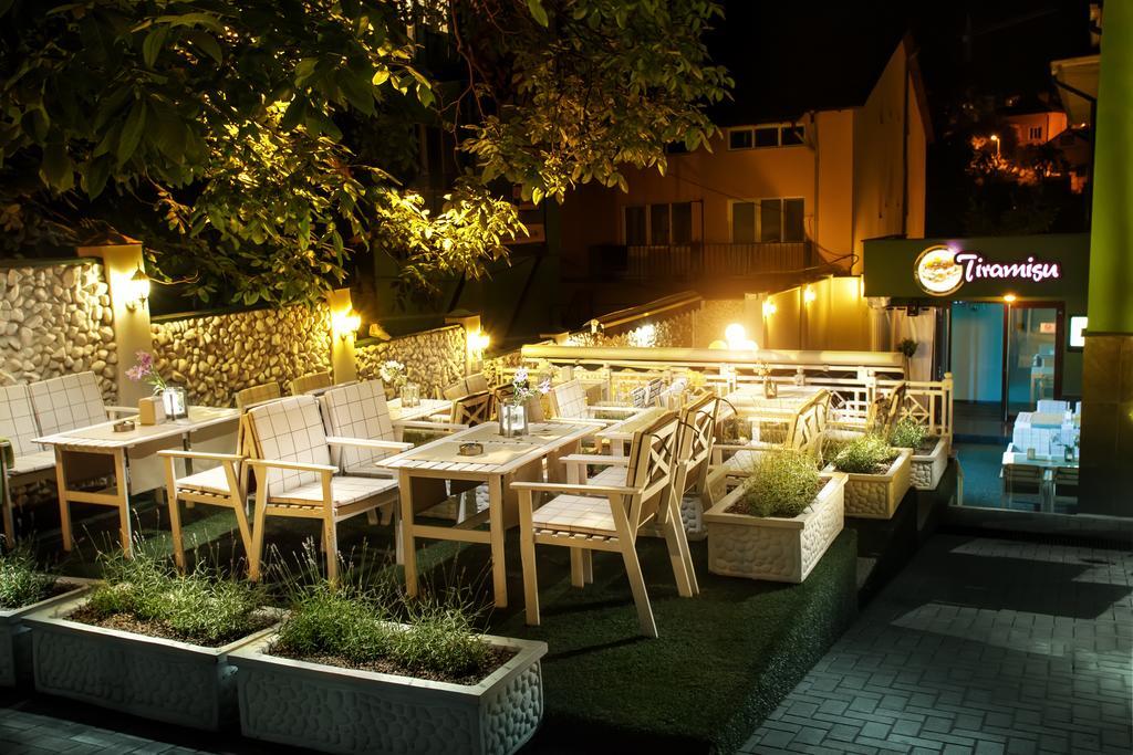 Weekend Boutique Hotel Chisinau Bagian luar foto