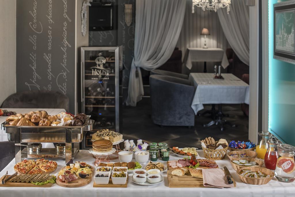Weekend Boutique Hotel Chisinau Bagian luar foto