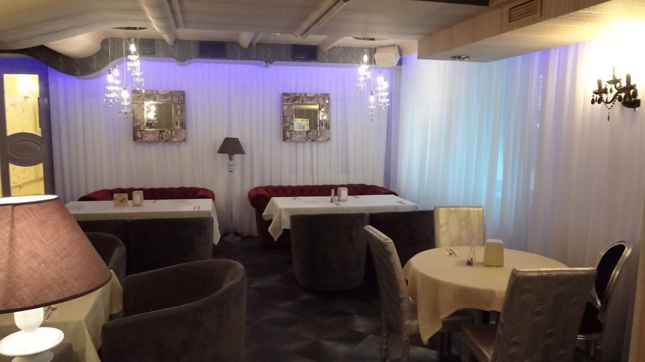 Weekend Boutique Hotel Chisinau Bagian luar foto