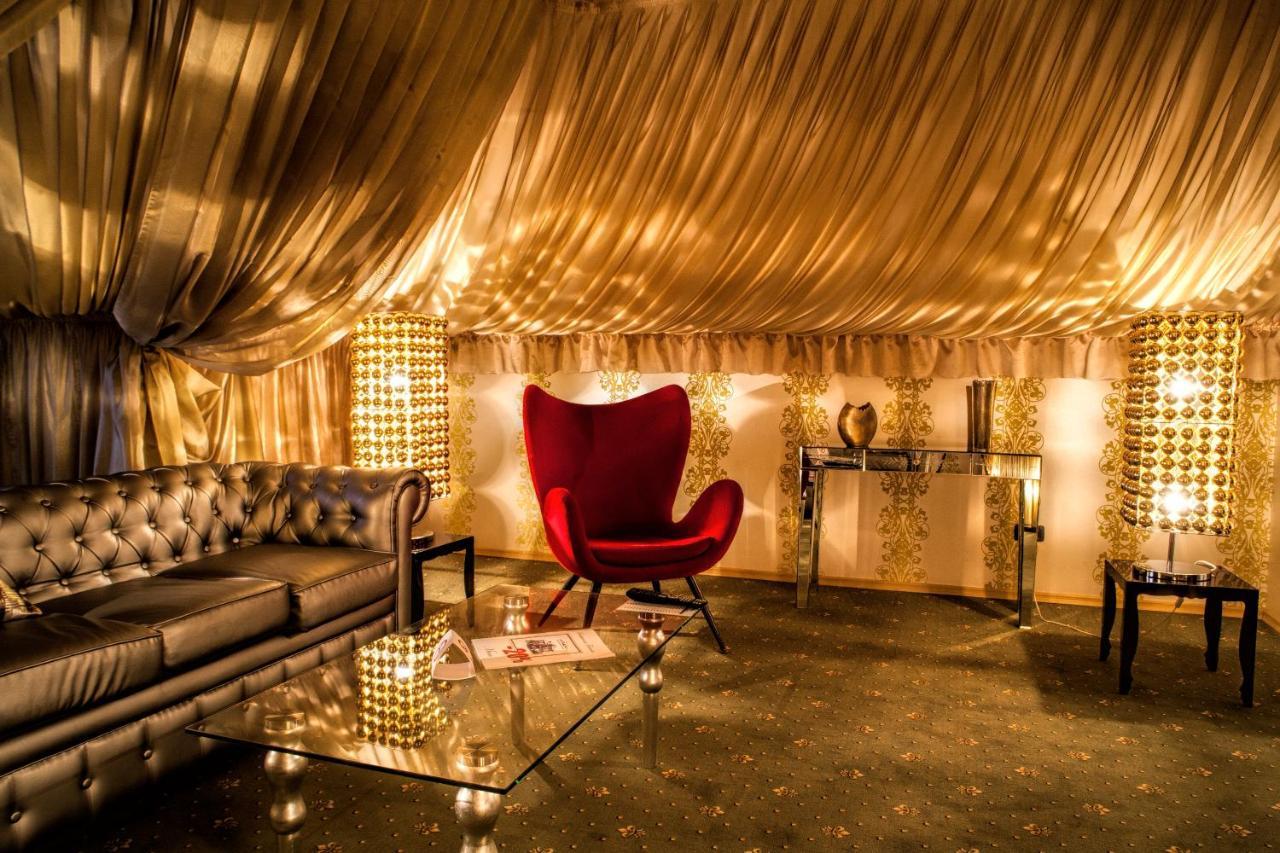 Weekend Boutique Hotel Chisinau Bagian luar foto